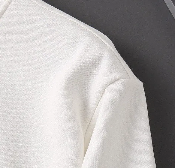 🅿️220 brand [LV Louis Vuitton] (good news for fat people) 2025ss autumn latest long-sleeved round-neck sweatshirt, on sale simultaneously on the official website. Refreshing and breathable. Made of top Tencel Roman. Comfortable and soft. 3D three-dimensional clarity. Super fashion sense. Great for gifting and keeping for yourself. Size: M-5XL (can wear up to 220 pounds)